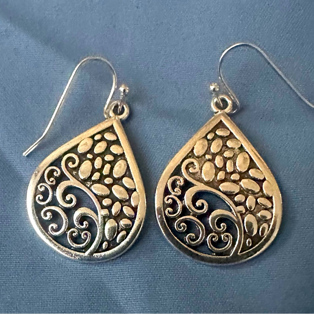 Vintage -Uniquely Carved Silver Dangle Earrings - Picture 3 of 3